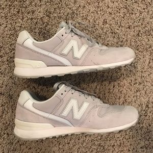 Women’s New Balance 696-size 9